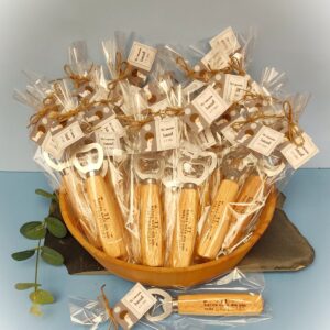abridor personalizado de madera perfecto para regalo de bodas