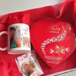 pack san valentin caja de bombones, taza y llavero