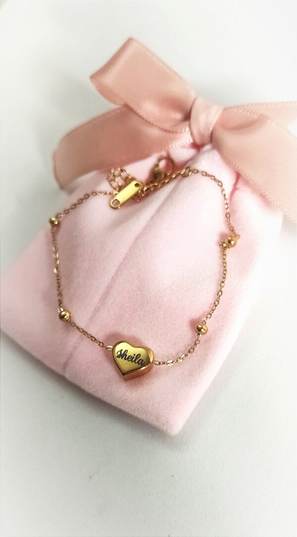 pulsera personalizada con nombre en forma de corazón